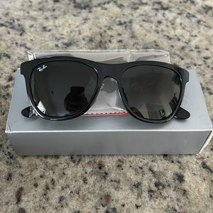 Brand new Ray-Ban Wayfarer sunnies. Black with dark green lenses.